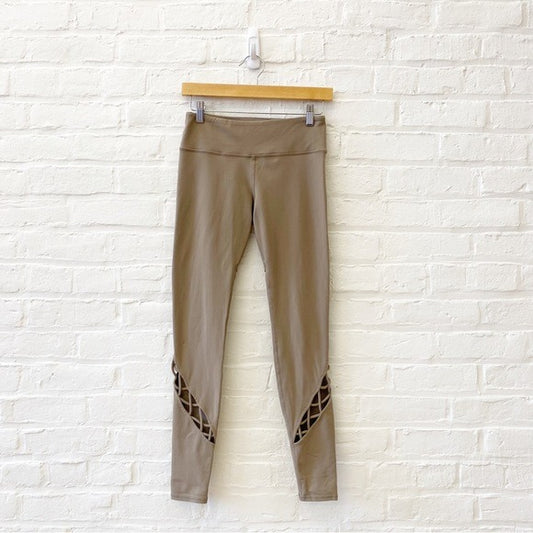 Alo Yoga || Entwine Legging in Gravel Rope Braided Taupe Beige Small