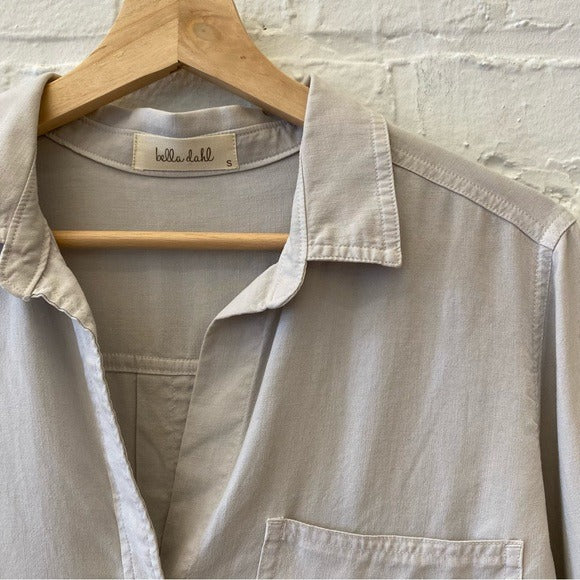 Bella Dahl || Raw Fray Hem Button Down Tencel Lyocell Gray Beige Small